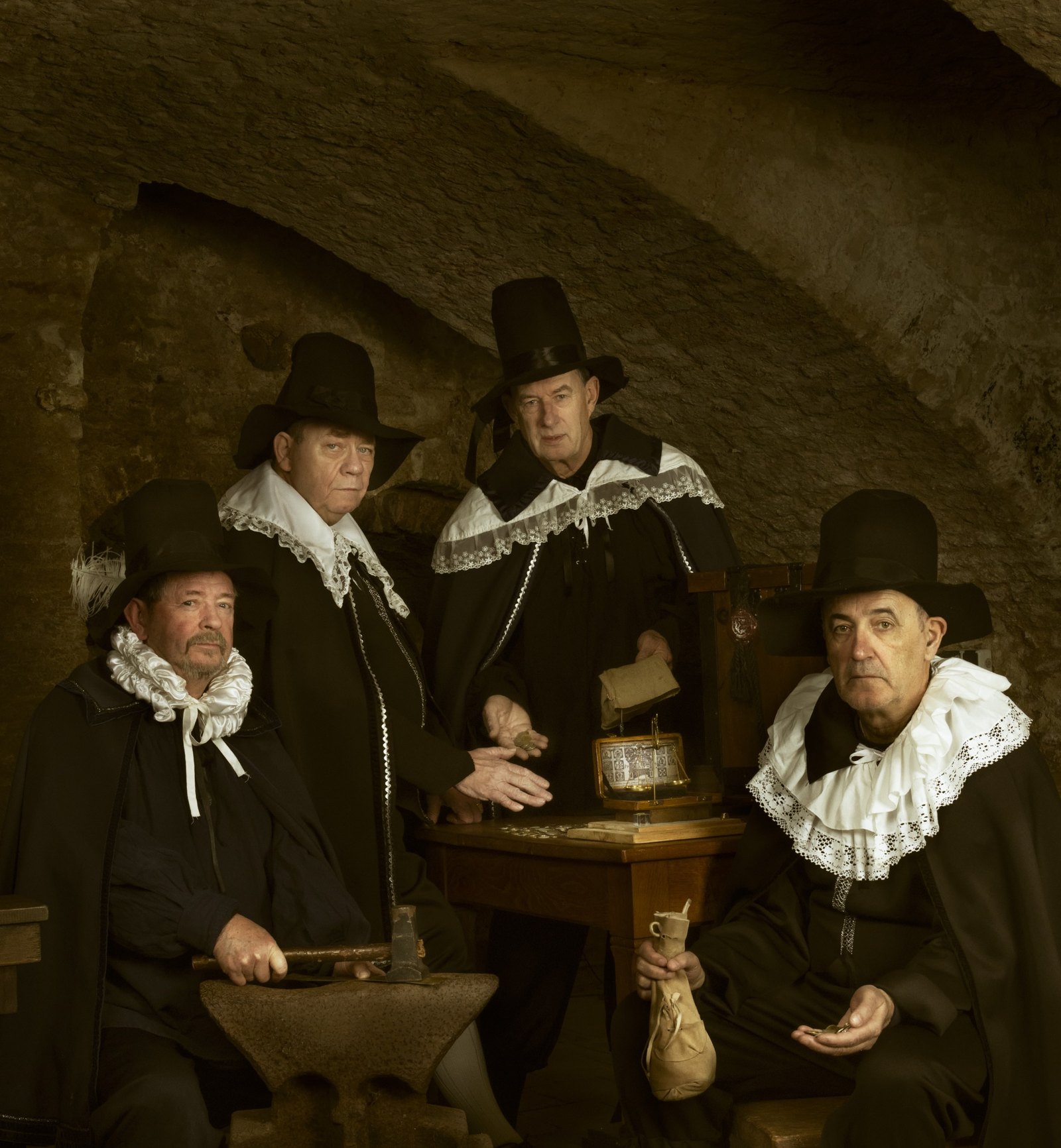 Historische figuren in kledij passend bij de culturele verhalen van Kasteelstad