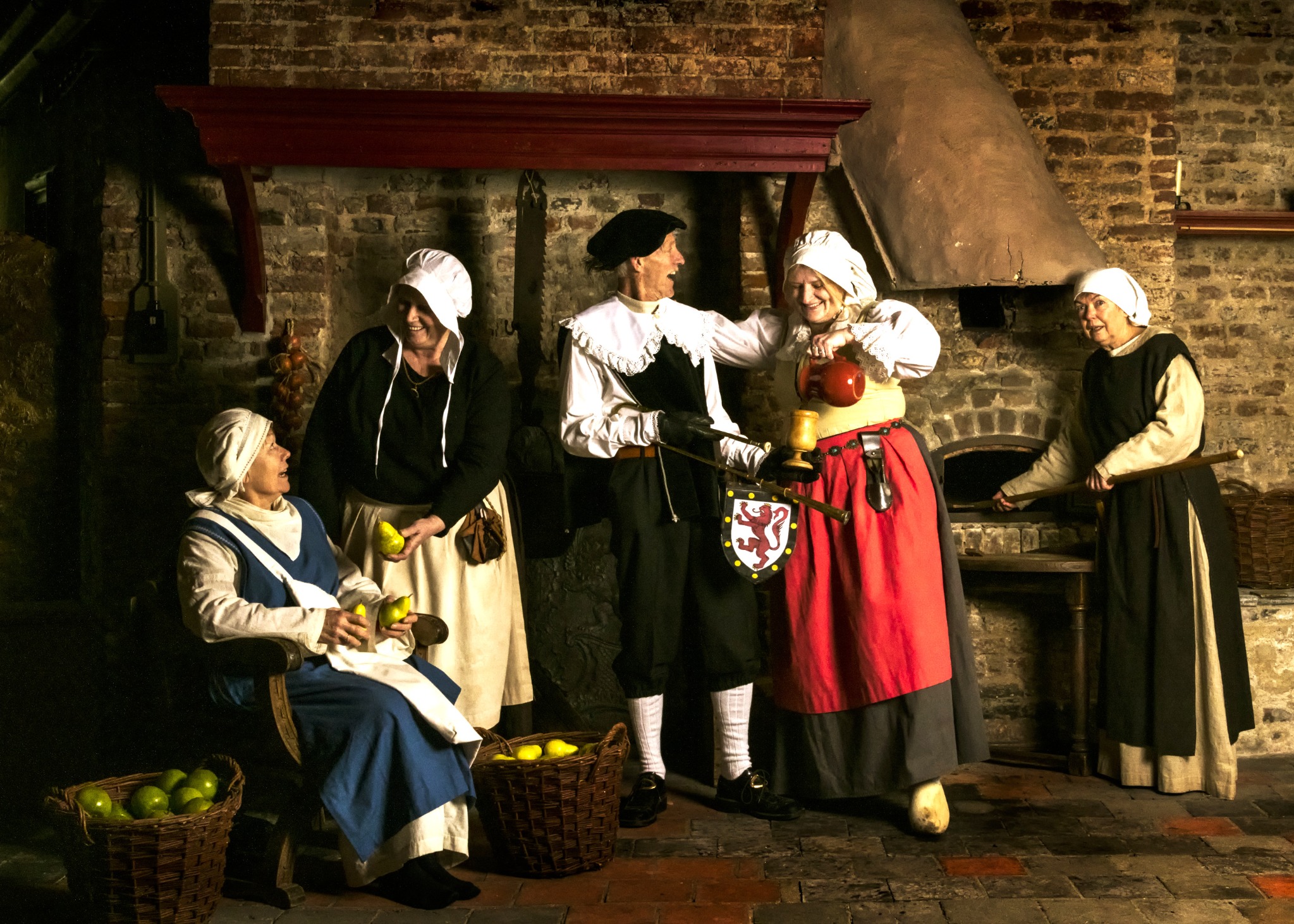 Historische personages in kledij in Kasteelstad
