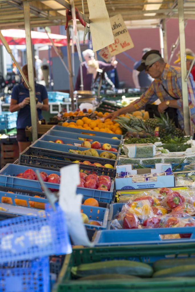 Elke donderdag , weekmarkt in Kasteelstad 's Heerenberg