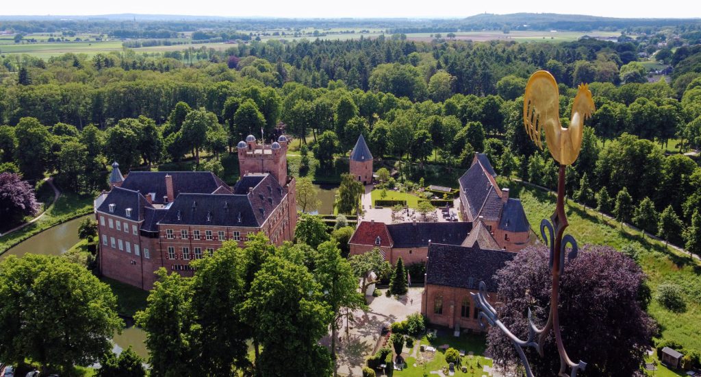 Stem op Kasteel Huis Bergh als meest romantisch kasteel van Nederland !